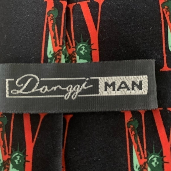 DANGGI Man New York City Statue of Liberty, Necktie EUC - Picture 3 of 6